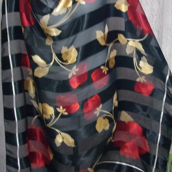 Scarf/wrap/cover-up Oversized Red Floral on Black Background NWOT - Picture 3 of 3